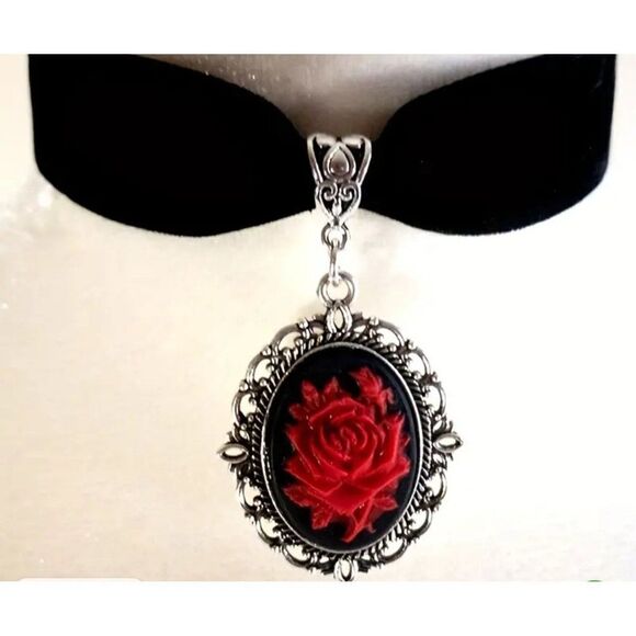 New! Gothic Style Black Velvet Choker With Oval Shaped Red Floral in Relief Pend - Picture 1 of 3